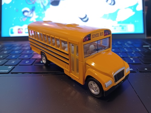 Centie's%20toy%20cars/schoolbus.jpg